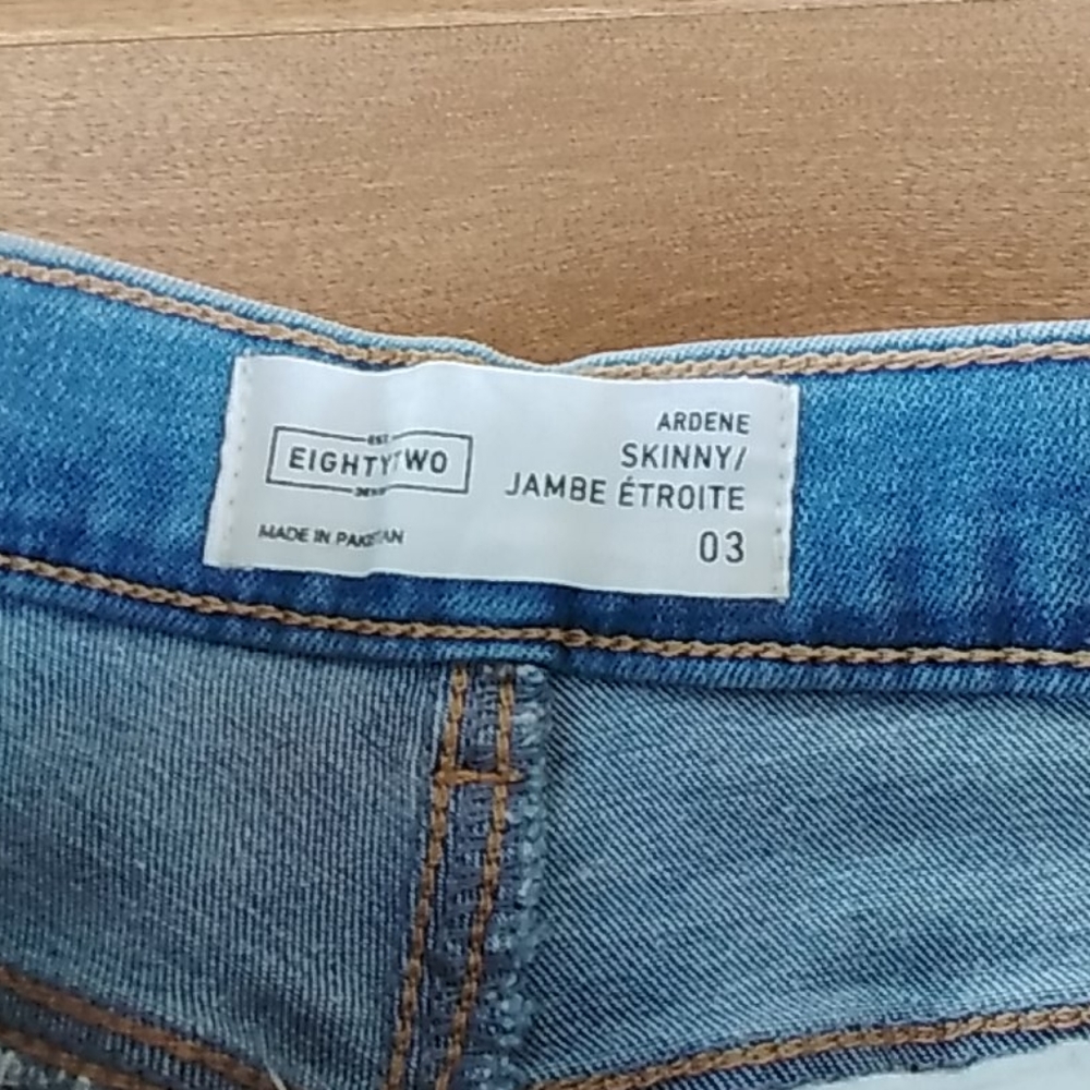 Jeans - Picture 3 of 4